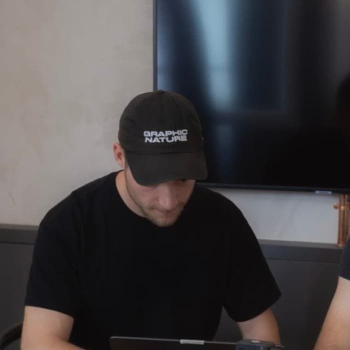 Dominik bei der Vorbereitung einer Aufnahme